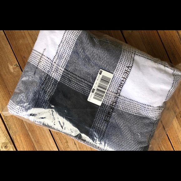 Victoria’s Secret blanket and tote - Picture 7 of 7